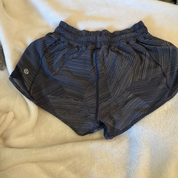 lululemon athletica Women's Navy Patterned Shorts - Picture 1 of 3